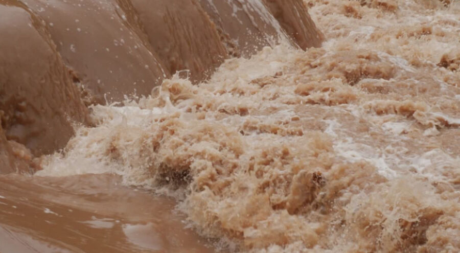 أمطار غزيرة وسيول جارفة في عدة