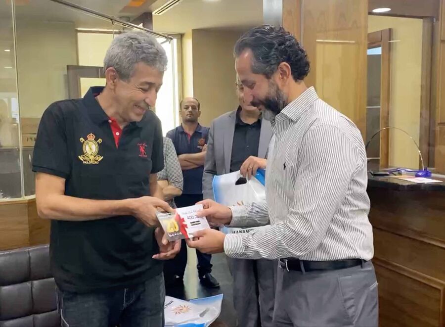 تسليم الرابحين بالسحب الخامس الهدايا ضمن