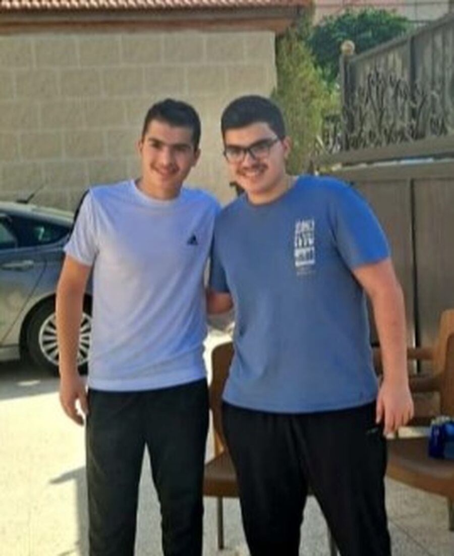 صهيب وصقر نجلا الزميل وليد الجلاد..