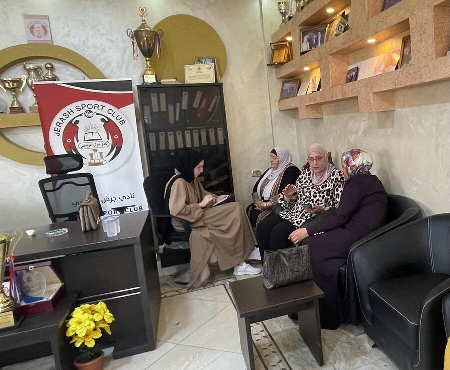 لقاء حواري مع عدد من سيدات