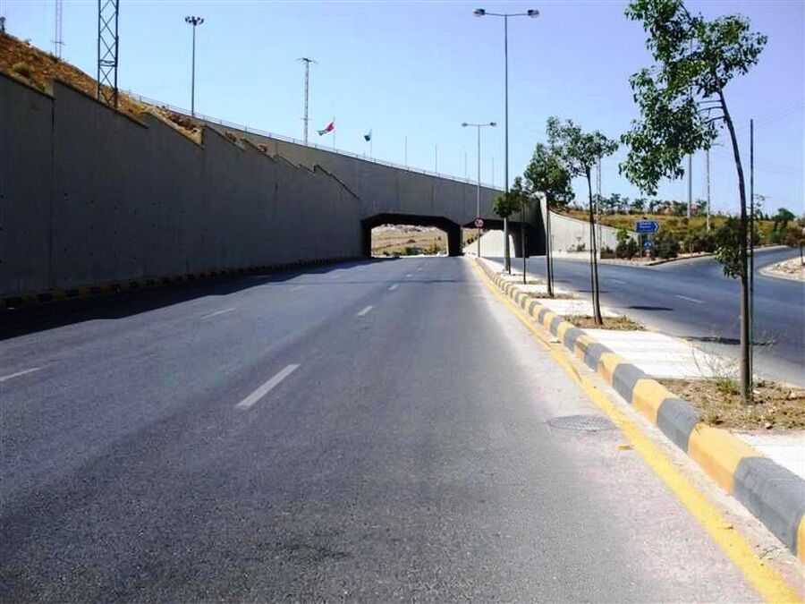 شباب من عشيرة الخلايلة.. يوقفون مركبة