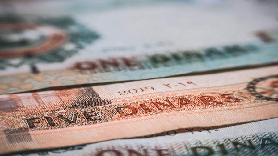 طلب قوي على الدينار عند شركات