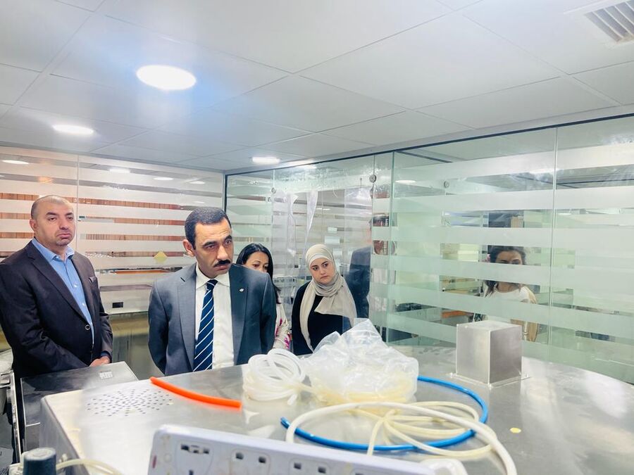 مهيدات يتفقد عدد من المصانع ومراكز