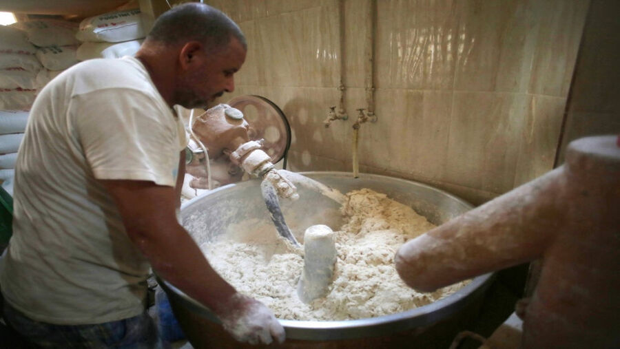 بوادر انفراج في أزمة نقص الخبز