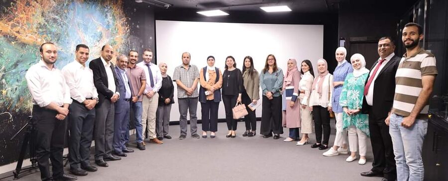 بحث تعزيز التعاون بين تنمية وتطوير