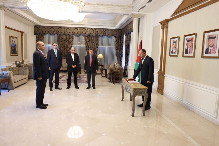 أيمن الدرايسة يؤدي القسم القانوني أمام