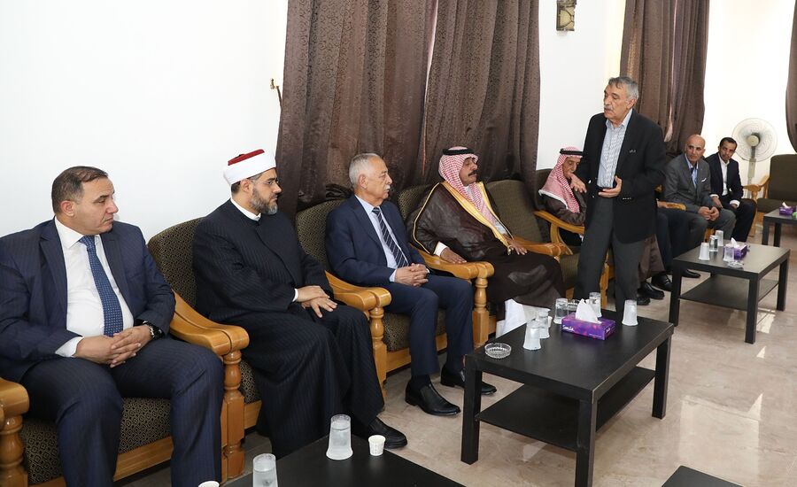 مندوبا عن الملك وولي العهد.. العيسوي