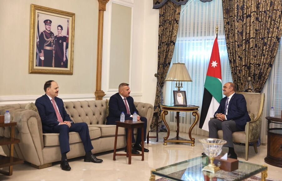 الخصاونة: مشروع الربط الكهربائي مع العراق