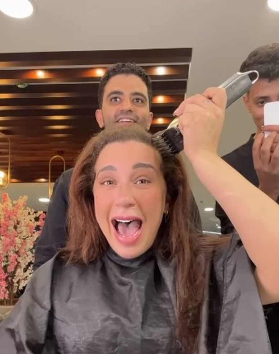 بعد حلاقة شعرها.. أسما شريف منير: