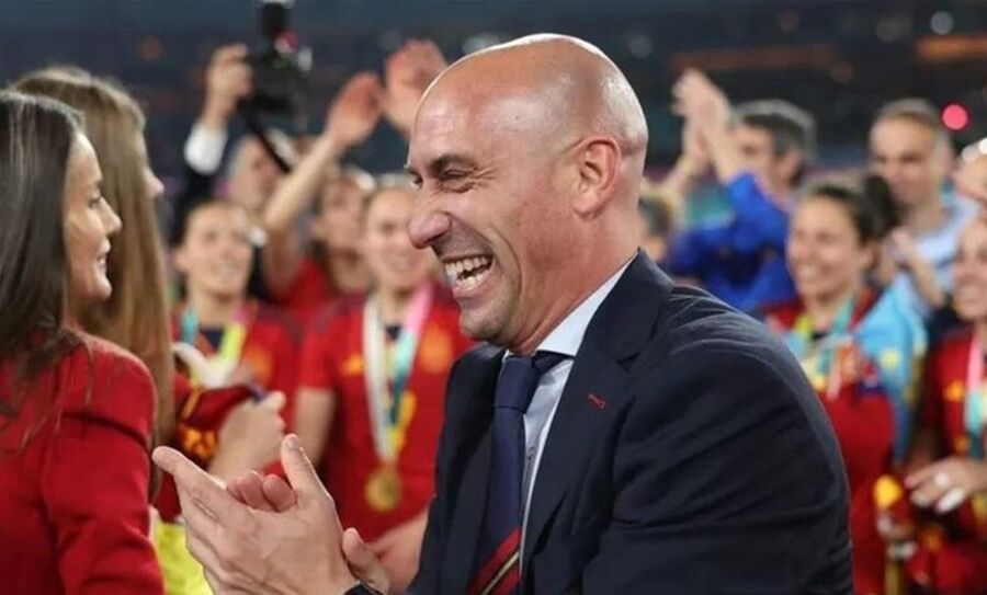 فيفا يفتح إجراءات تأديبية ضد روبياليس