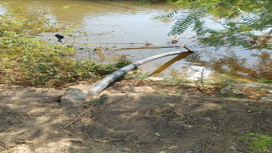 ازالة اعتداءات على قناة الملك عبدالله