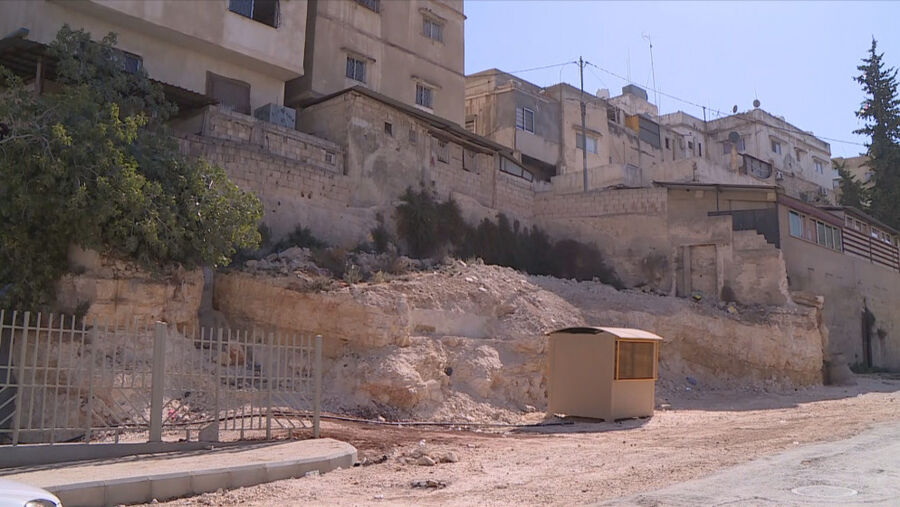 أمانة عمان تباشر بهدم منازل قديمة