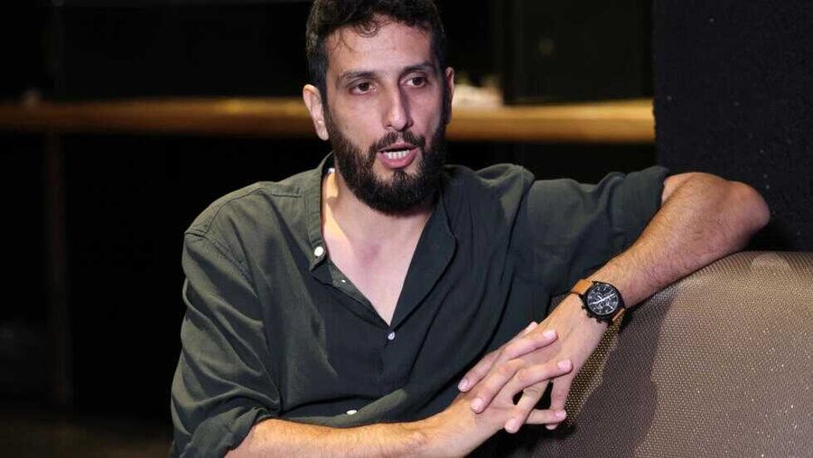 الفلسطيني فرج سليمان يوثق بموسيقاه ليوميات