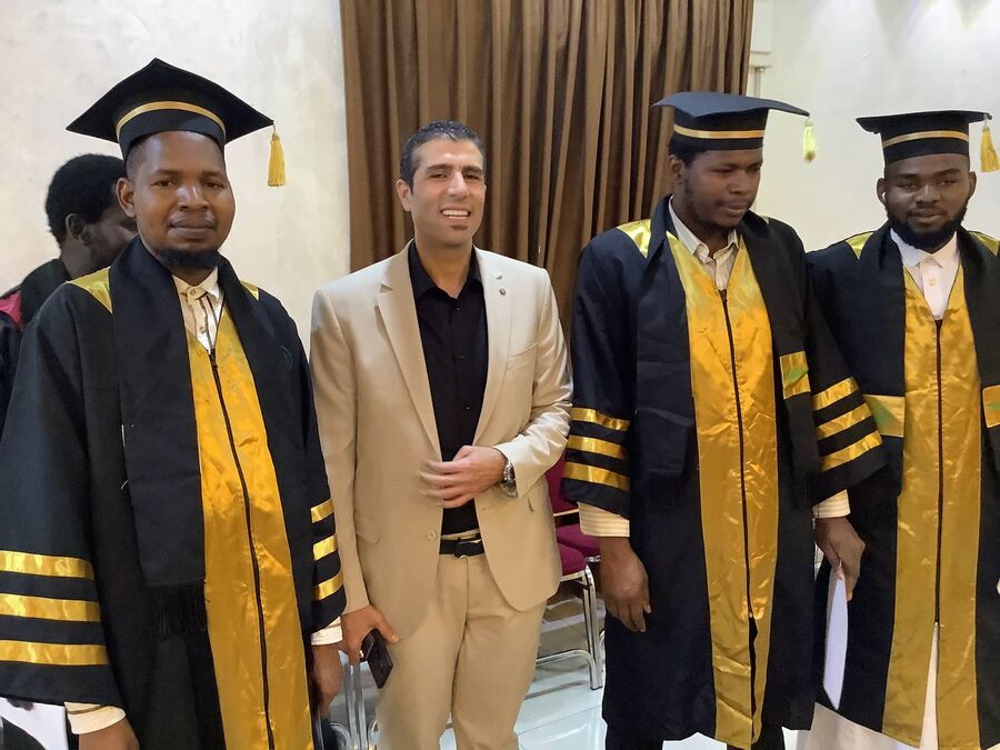 القنصل يوسف البشتاوي يخرج كوكبة من