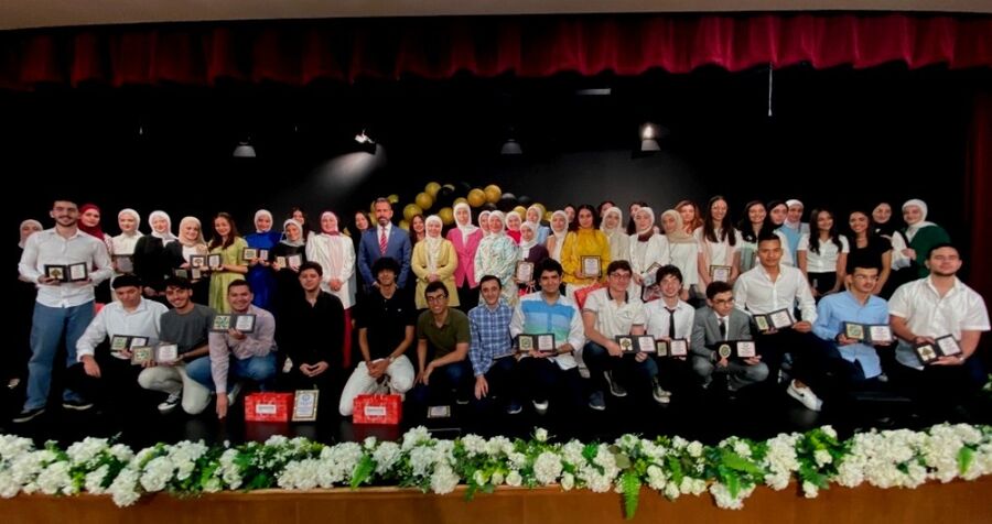 تكريم 53 طالبا وطالبة من مدارس