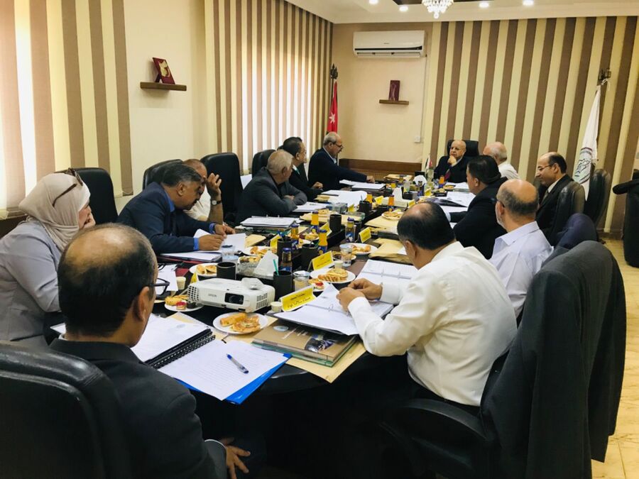 مجلس أمناء الطفيلة التقنية يبحث سبل