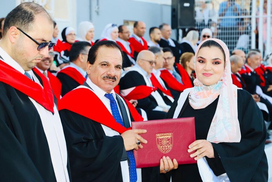 البلقاء التطبيقية تواصل احتفالاتها بتخريج طالبات