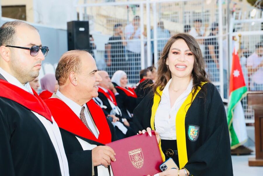 البلقاء التطبيقية تواصل احتفالاتها بتخريج طلبة