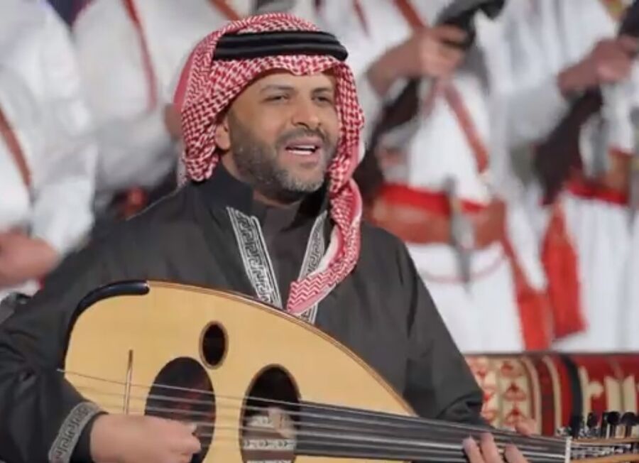 سعد ابو تايه يحمل الدحية والدبكة