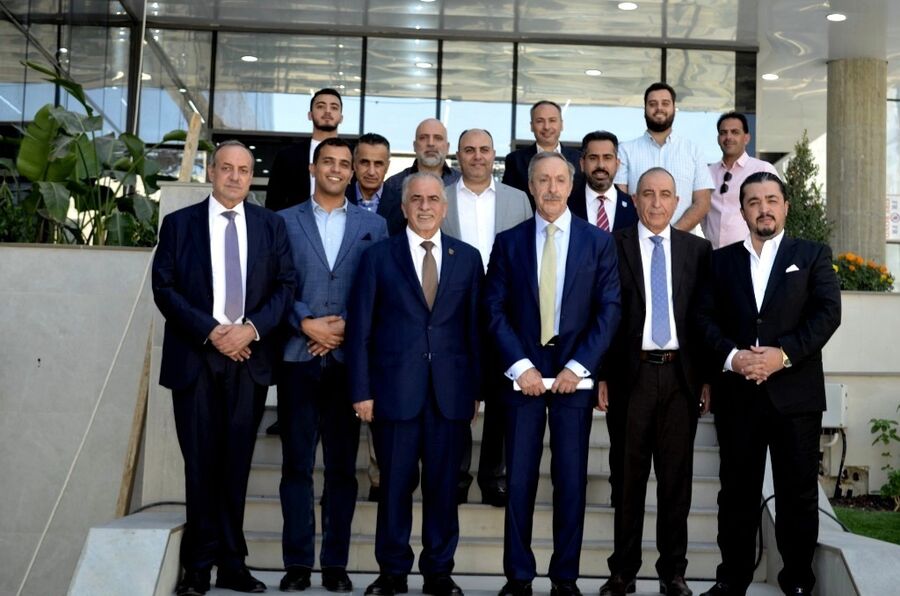 مجلس أمناء عمان الأهلية يقومون بجولة