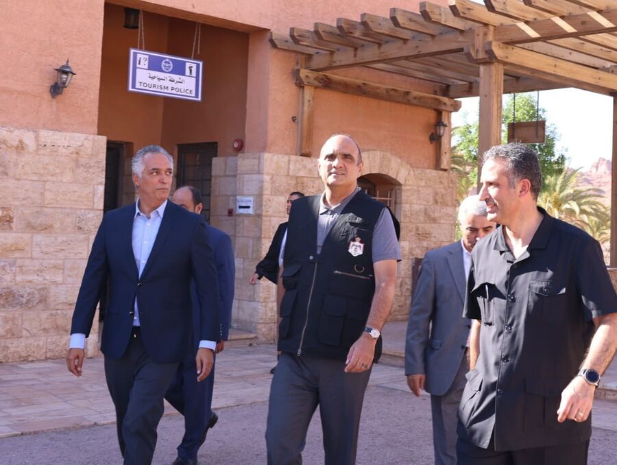 رئيس الوزراء يوجه لتذليل العقبات أمام