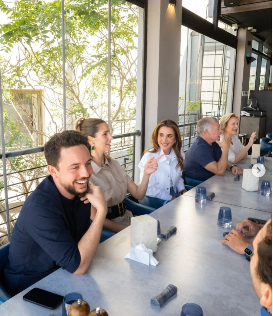 مع من احتفلت الملكة رانيا بعيد