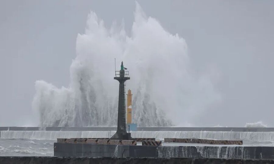 تايوان تتأهب لـهايكوي.. إجلاء الآلاف وإلغاء