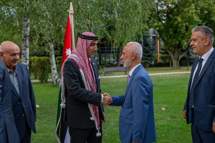 الاردنيون في رومانيا يكرمون السفير سفيان