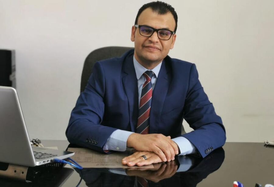 الدكتور محمد مقابلة إلى أستاذ