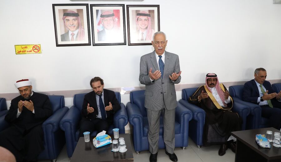 رئيس الديوان ينقل تعازي الملك وولي