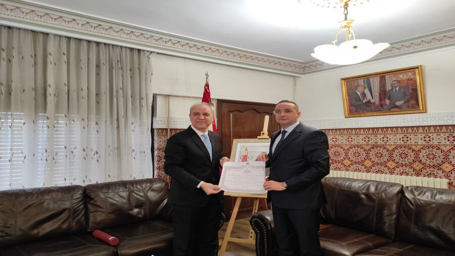 ملك المغرب ينعم بوسام رفيع المستوى