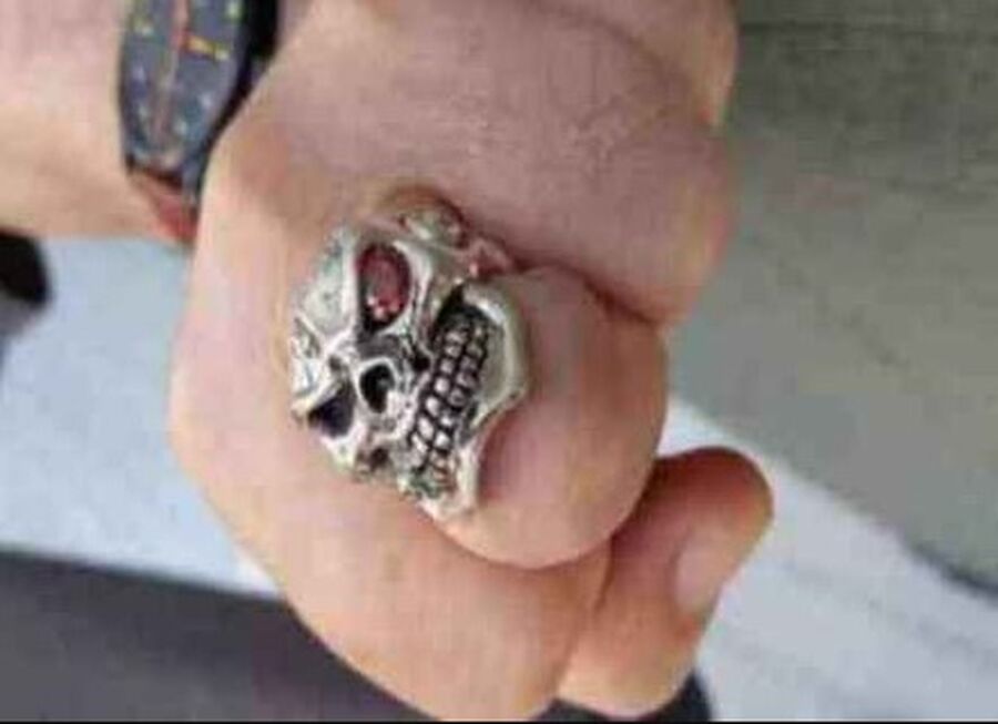 في الأردن.. بلطجي يضرب والده ويطرده