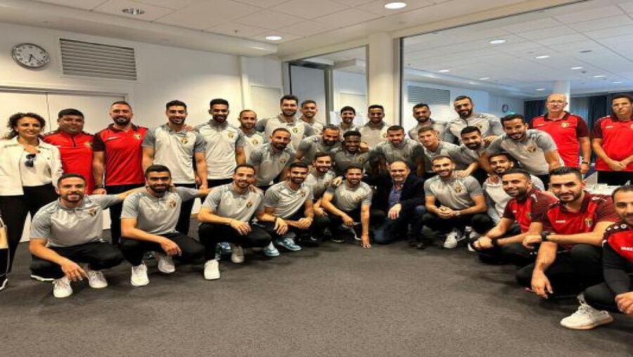 الأمير علي يشيد بجهود لاعبي المنتخب