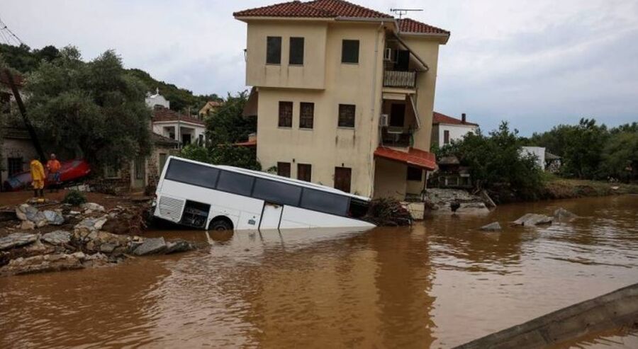 تضرب ليبيا بقوة.. هل تؤثر العاصفة