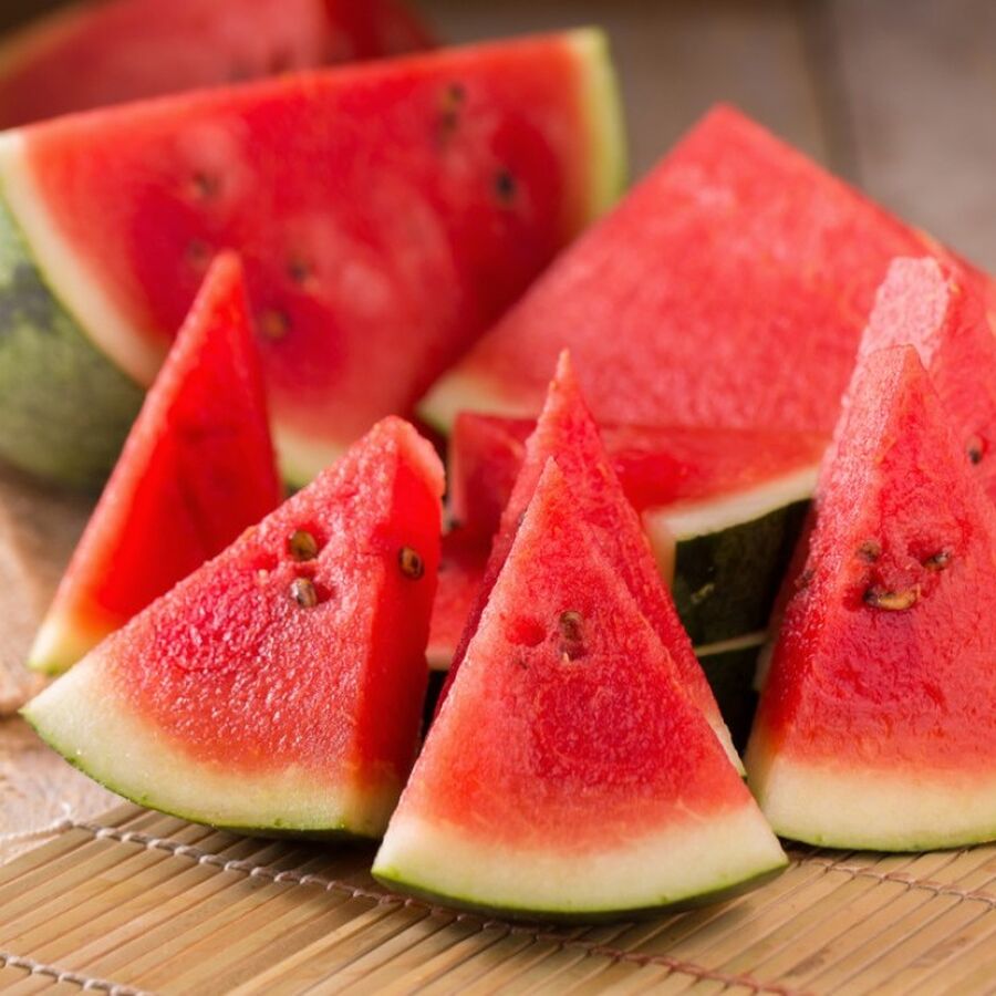 تخاف من ابتلاع بذور البطيخ.. إليك