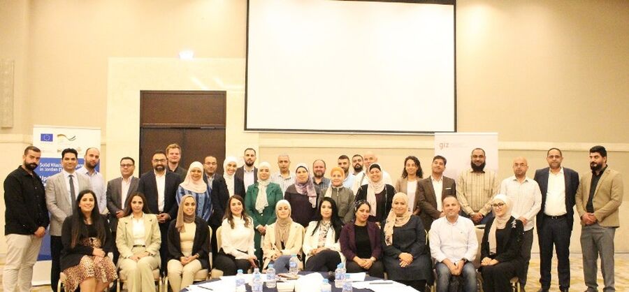 ادارة المحليه مع الشركاء لتحديث الخطة