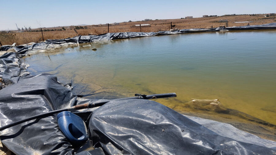 ضبط اعتداءات على خطوط مياه لتعبئة