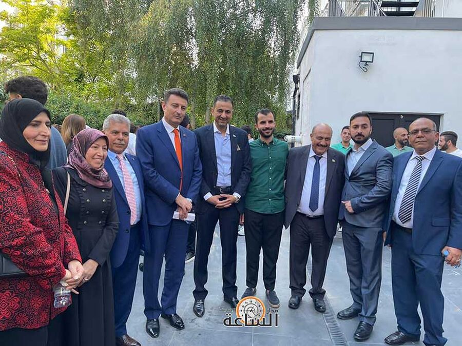 الصفدي يختتم زيارة لندن بلقاء الجالية