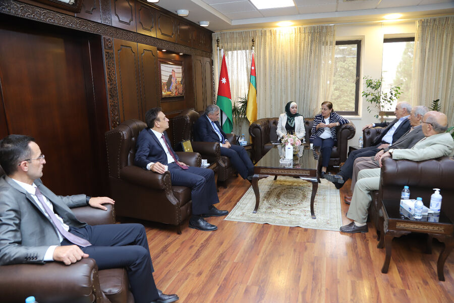 الهيئة الإدارية لجمعية أصدقاء مستشفى الجامعة