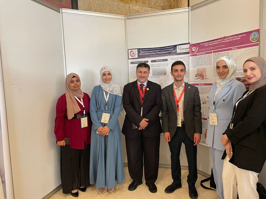 كلية الصيدلة في جامعة الزرقاء تشارك
