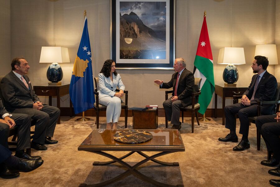 الملك يلتقي رئيسة كوسوفو