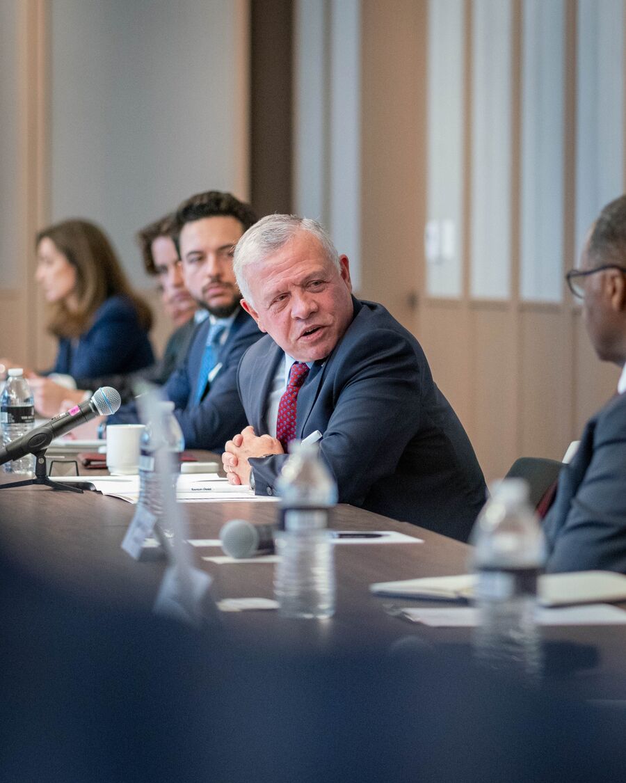 الملك يجتمع برؤساء تنفيذيين وممثلي شركات