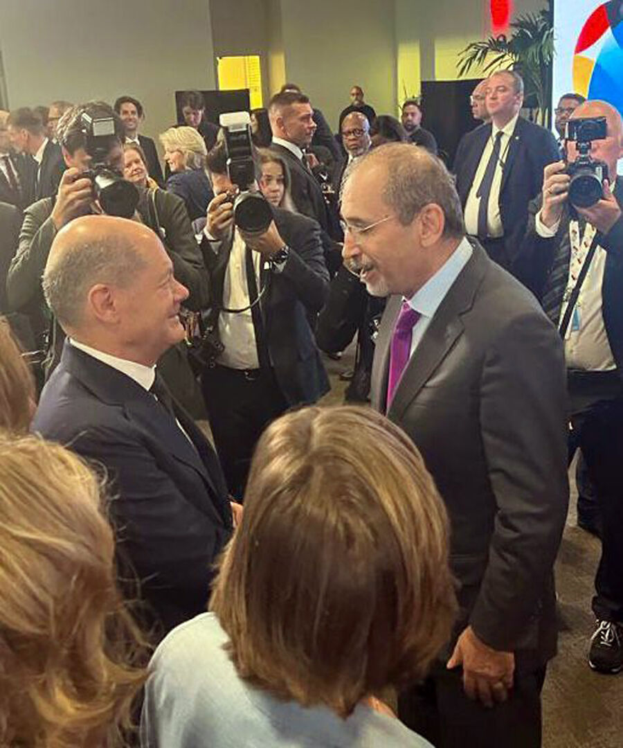 مندوبا عن الملك.. الصفدي يشارك بحفل