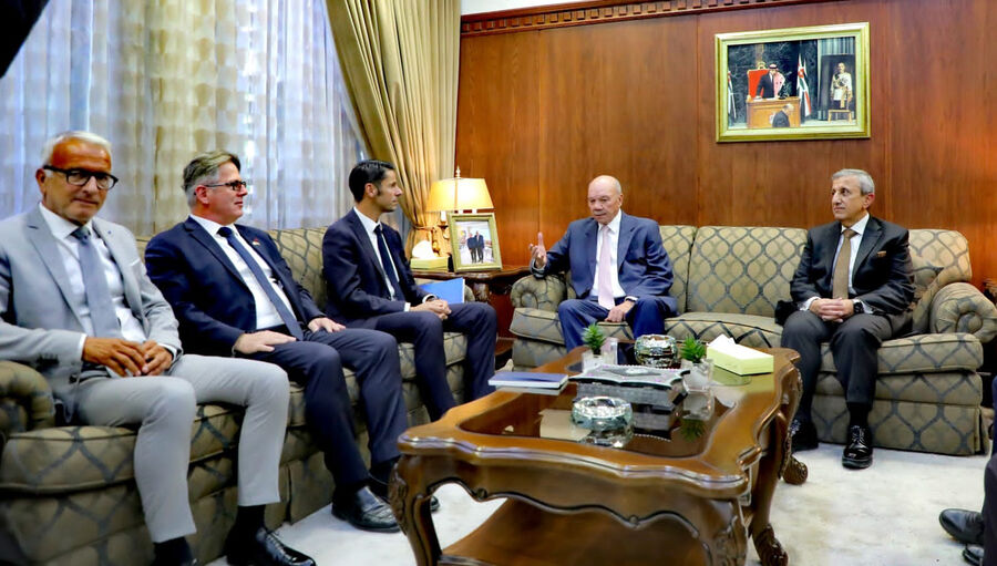 الفايز يشيد بالعلاقات الأردنية الفرنسية