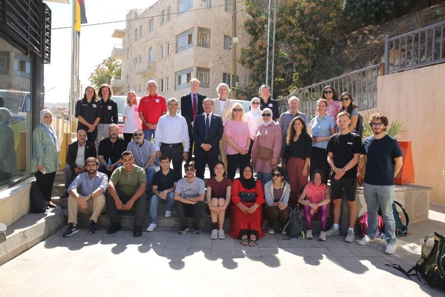 الجامعة الألمانية الأردنية تستضيف فريق السيارتين