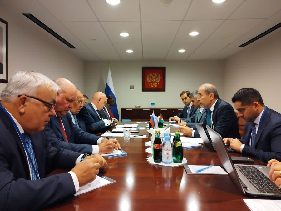 في نيويورك.. الصفدي يلتقي لافروف (تفاصيل)