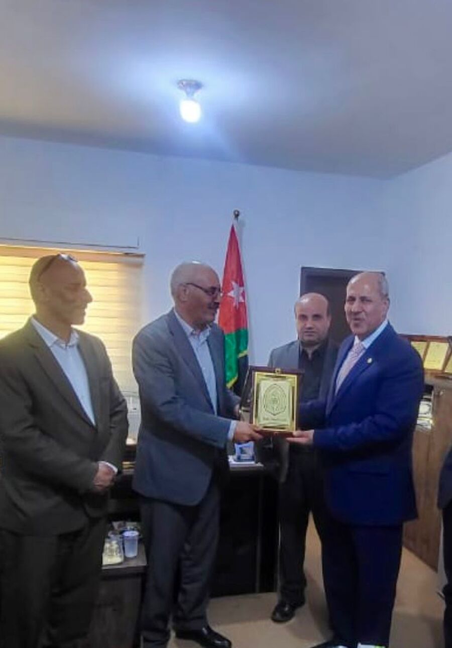 جامعة الطفيلة ومجلس المحافظة يبحثان التعاون