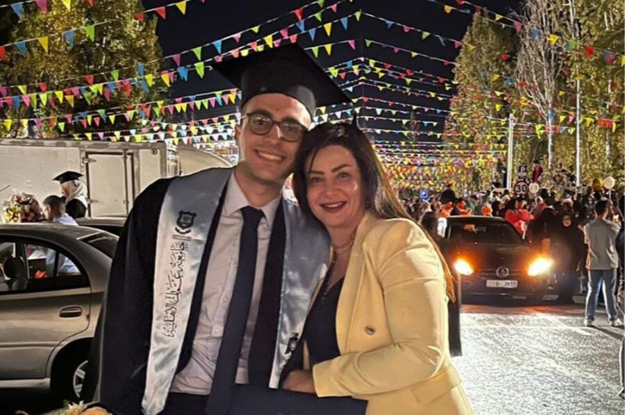 الإعلامية عبيدة عبده تحتفل بتخرج وتفوق