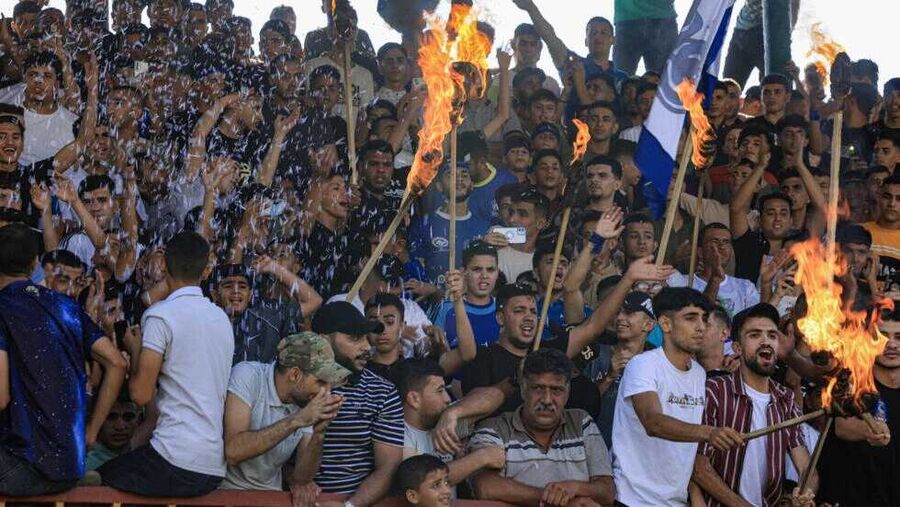 كرة القدم تصلح ما افسدته السياسة