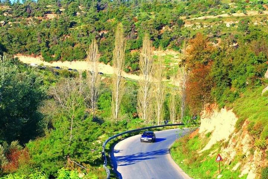 منعطفات خطرة تهدد السلامة على طريق